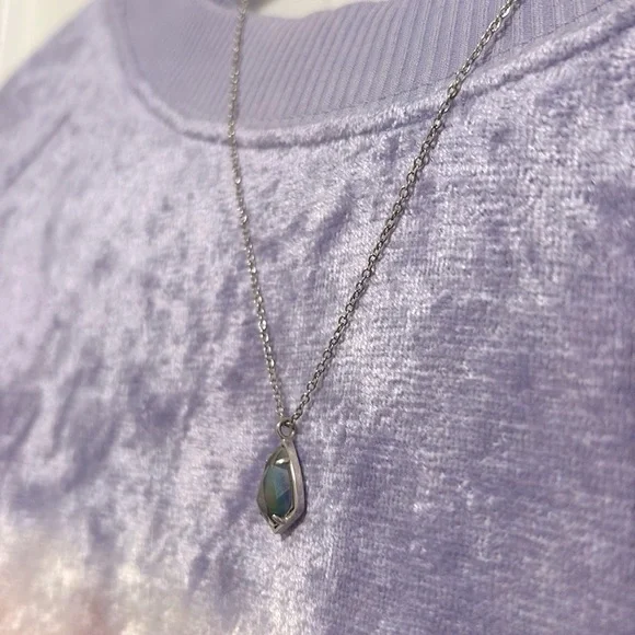 EUC [Kendra Scott] Cory Faceted Gray Translucent Stone Silver Pendant Necklace - Picture 7 of 12